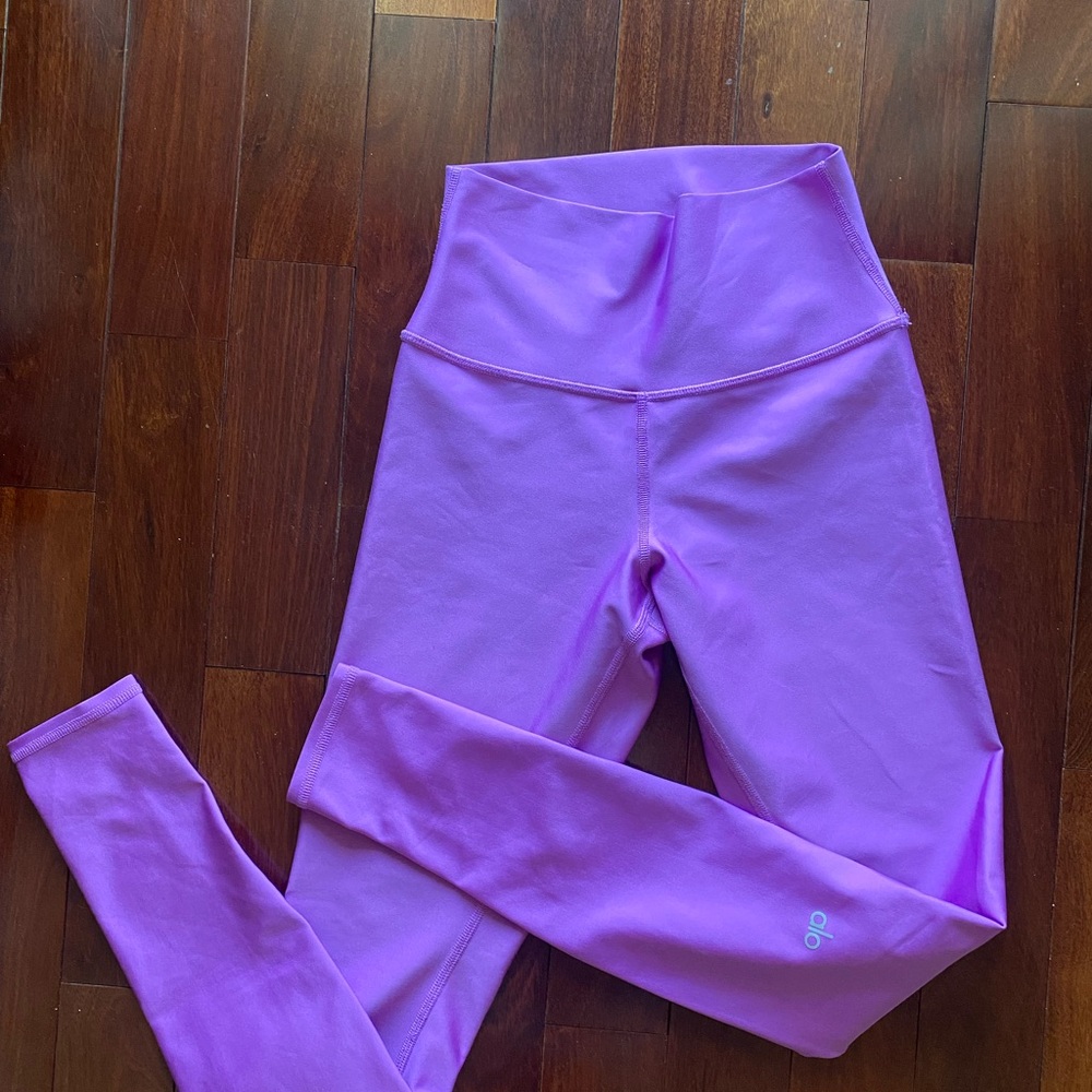 Alo 7/8 high waisted airlift leggings in purple